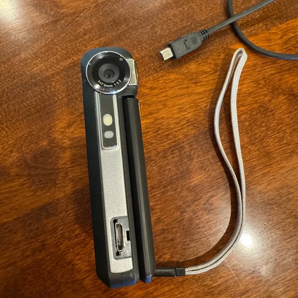 Insignia handheld video